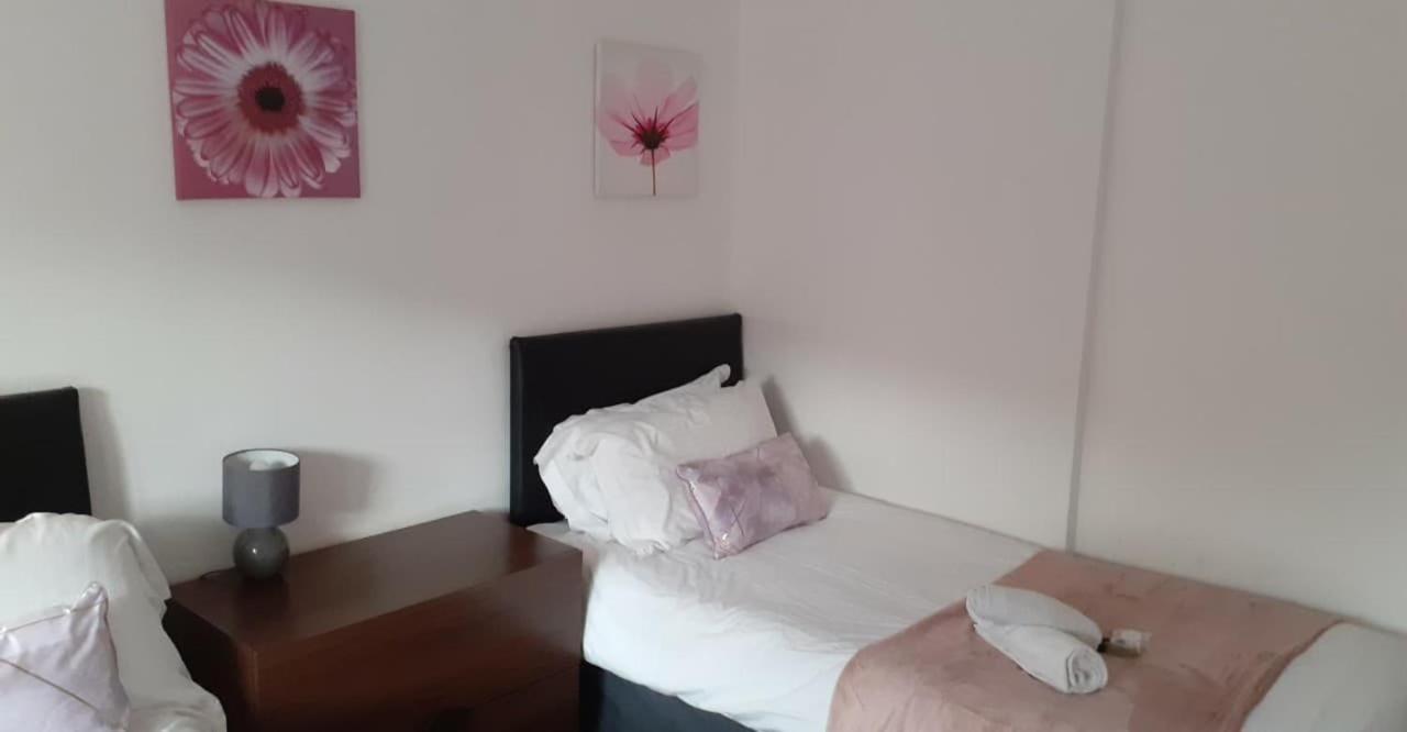 Willa Perry Road, Beautiful Large House Available For Guests And Contractors Parking Wifi Nottingham Zewnętrze zdjęcie