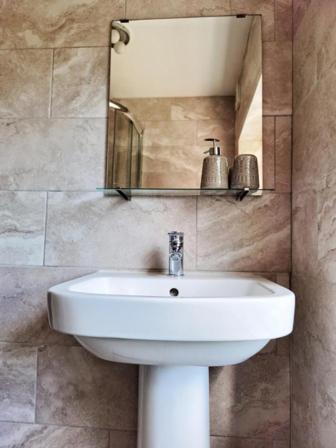 Willa Perry Road, Beautiful Large House Available For Guests And Contractors Parking Wifi Nottingham Zewnętrze zdjęcie